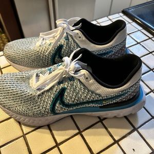 Lot of 2 Used sneakers!!